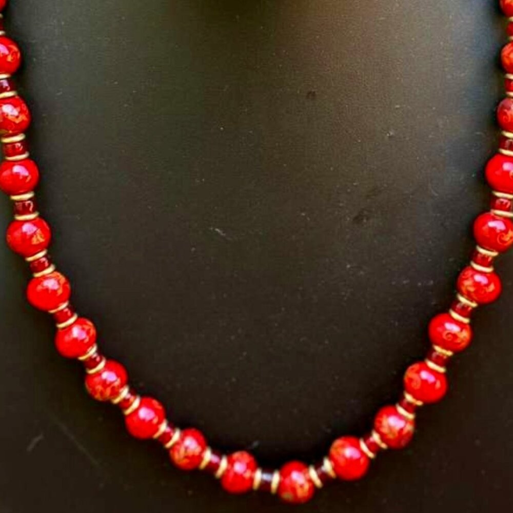 DEEP RED LUCITE BEED STRAND WITH GOLD INSERTS  NOWT